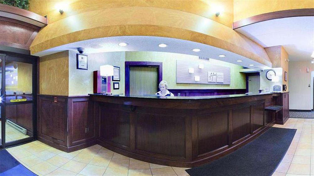 Holiday Inn Express Hotel Pittsburgh-North/Harmarville By Ihg Exterior photo