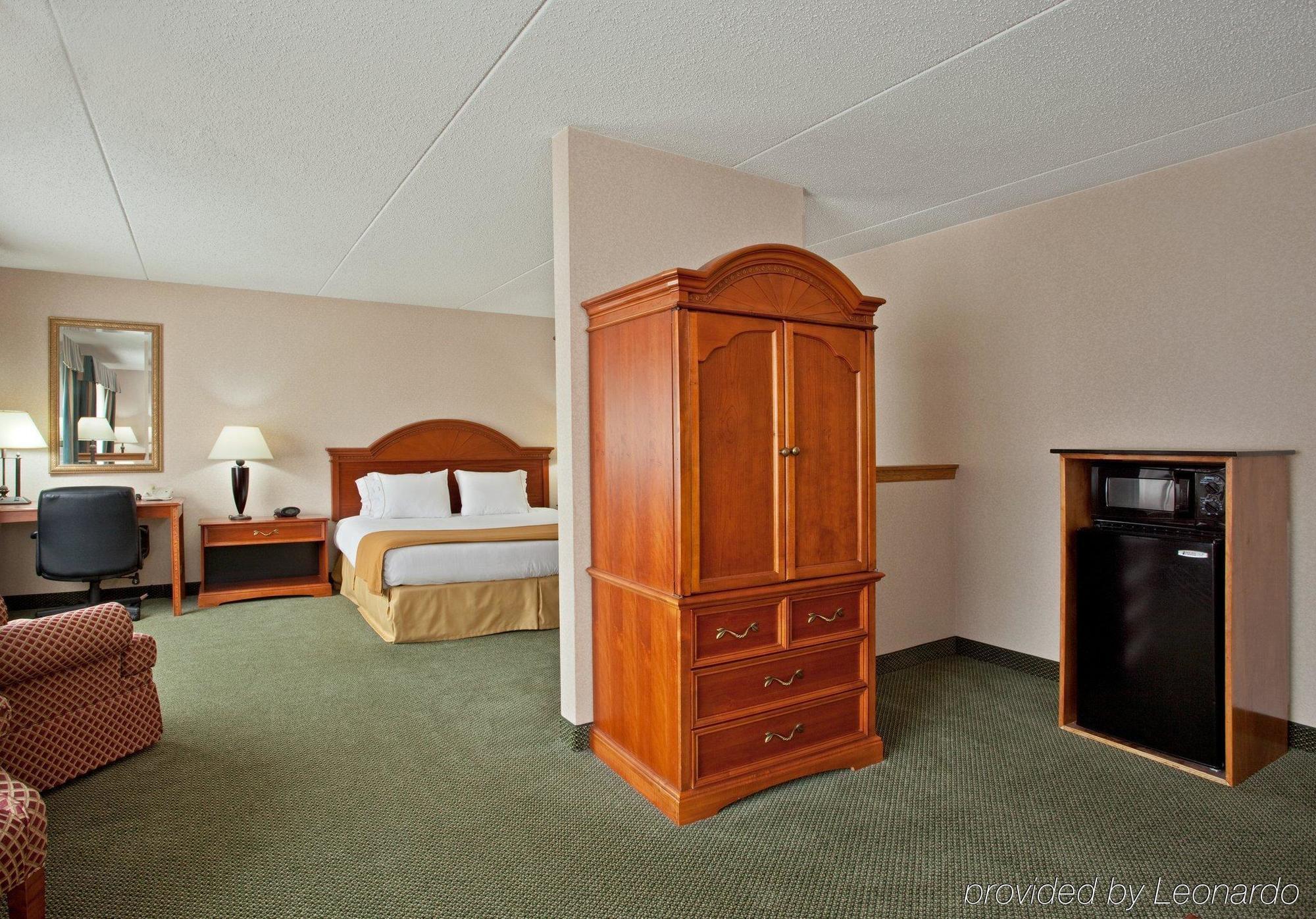 Holiday Inn Express Hotel Pittsburgh-North/Harmarville By Ihg Exterior photo