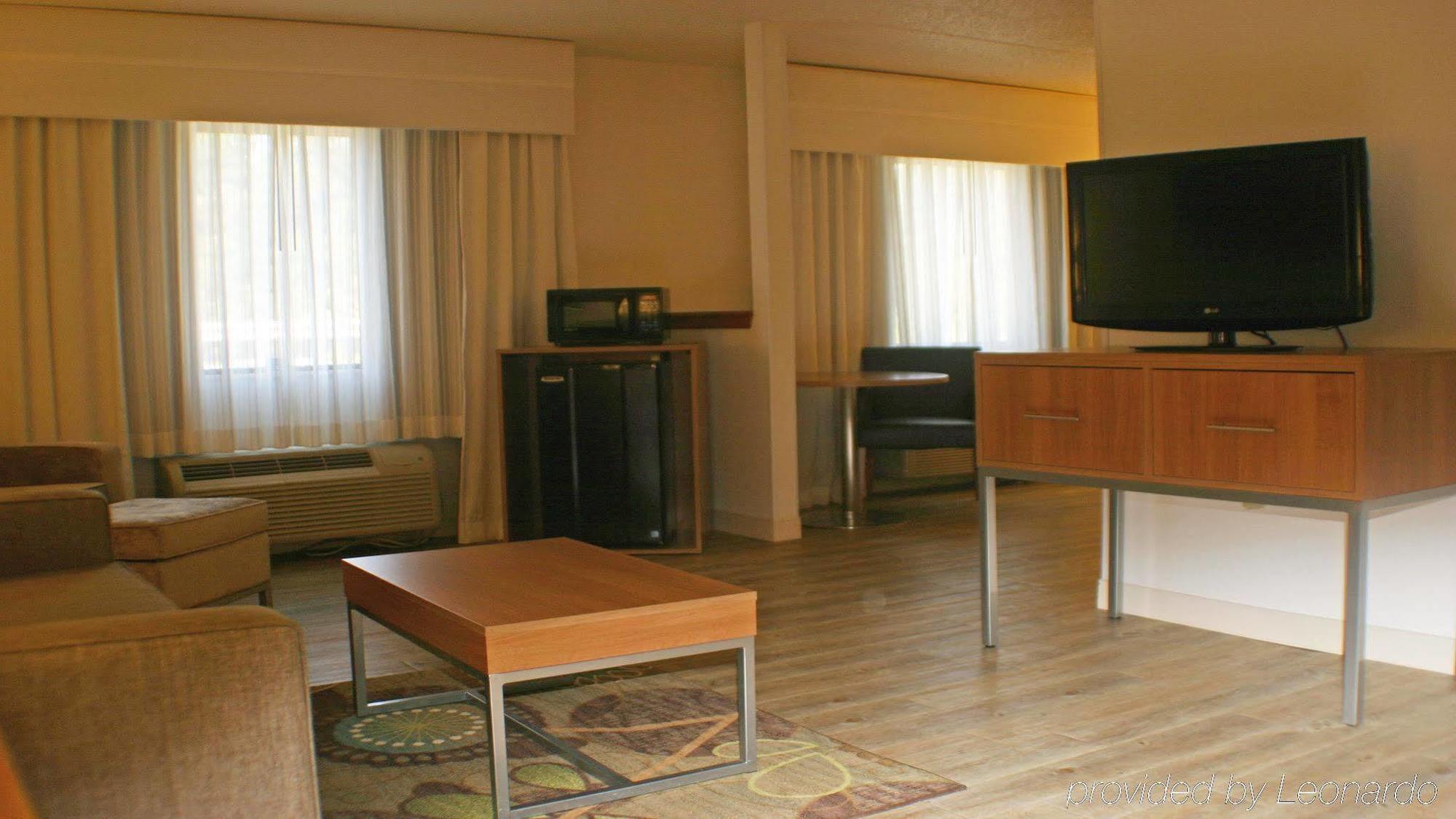 Holiday Inn Express Hotel Pittsburgh-North/Harmarville By Ihg Exterior photo