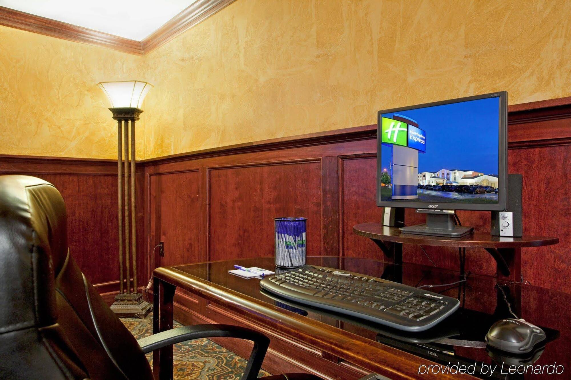 Holiday Inn Express Hotel Pittsburgh-North/Harmarville By Ihg Exterior photo