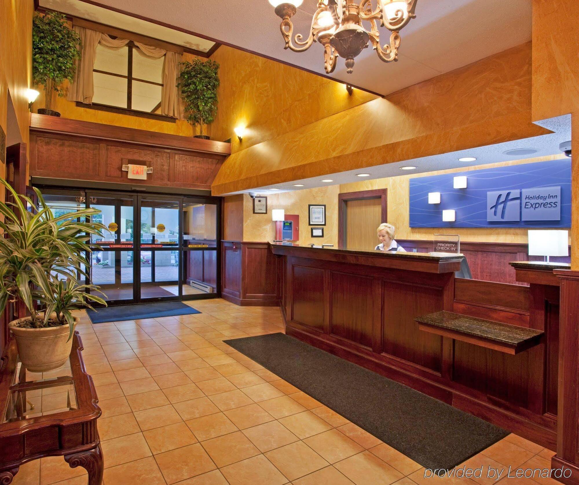 Holiday Inn Express Hotel Pittsburgh-North/Harmarville By Ihg Exterior photo